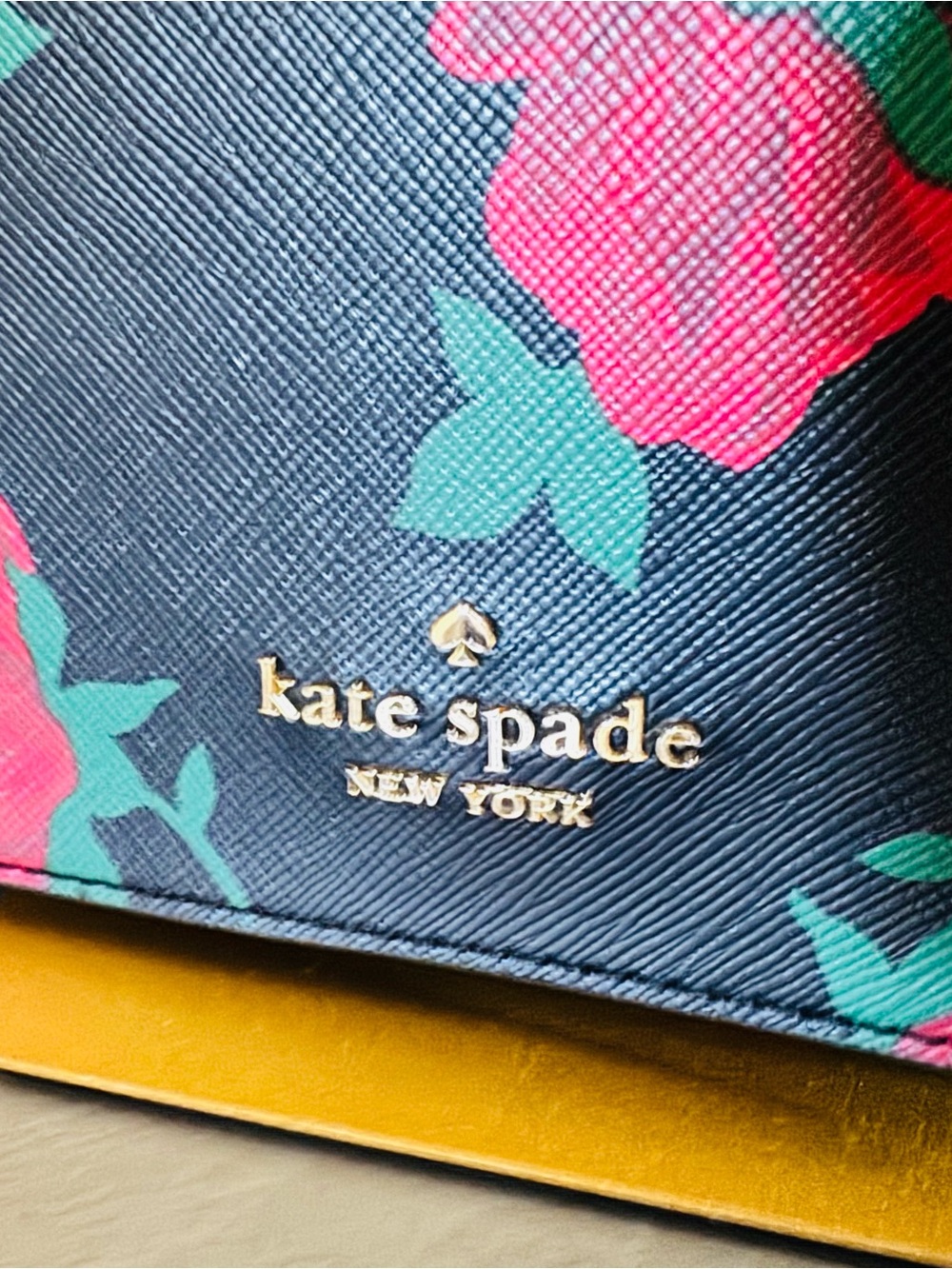 Kate Spade Madison Rose Toss Printed
Saddle Bag style KE533 - sold out at stores - Picture 5 of 15